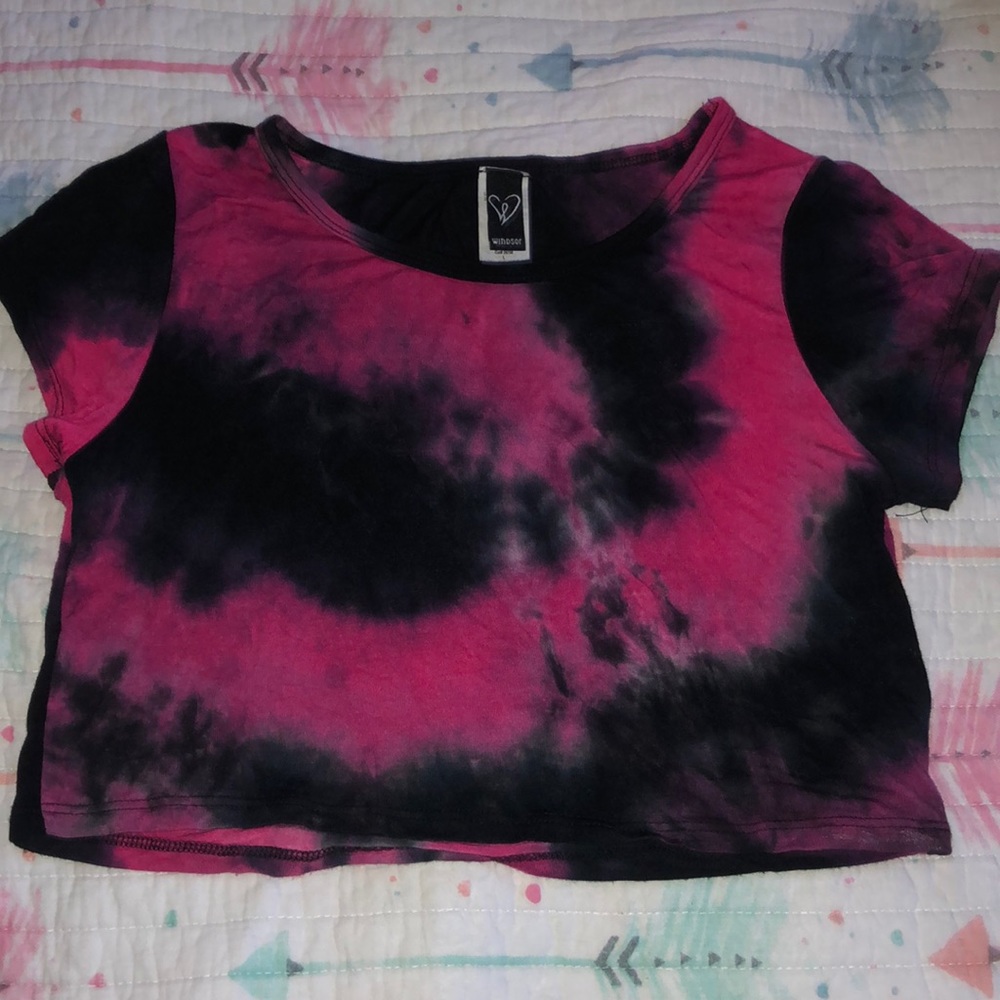 T-shirt / crop top